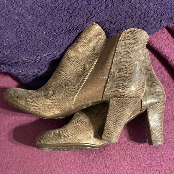 Boots - Picture 2 of 3